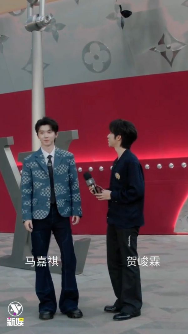 贺峻霖主持采访时代少年团,成员分享旅行趣事
