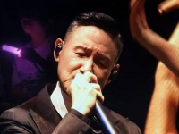 张学友澳门演唱会圆满落幕：歌神魅力不减，万人合唱见证乐坛传奇
