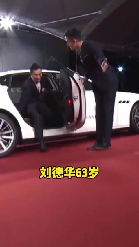 郑少秋78岁成龙71岁周润发70岁,港星集体迈入老年
