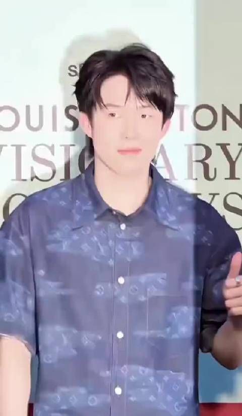 哈哈哈,给王楚钦整不会了,到底看哪边啊!