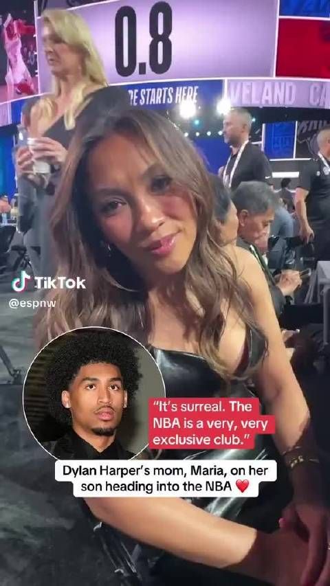 不是,等下,这是迪伦哈珀的妈妈?这么年轻的吗?