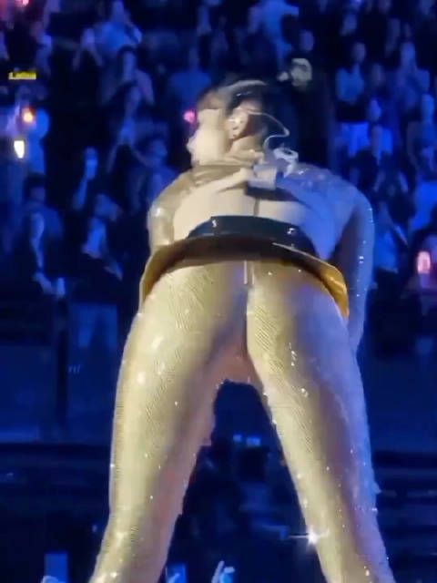 Lisa这穿搭越来越欧美风了,看来疯马秀是待不下去了!