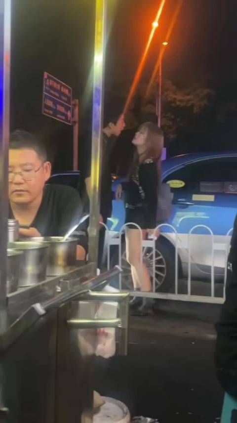 女生先动手,这波怎么说?
