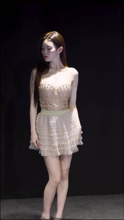 韩国女团小姐姐的舞蹈写真拍摄现场,这首alone真的是超级经典