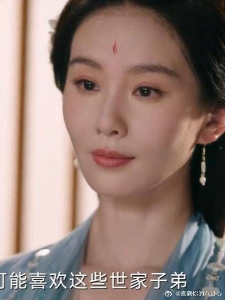 来提亲的人踏破门槛,东方淮竹心里只有面具人