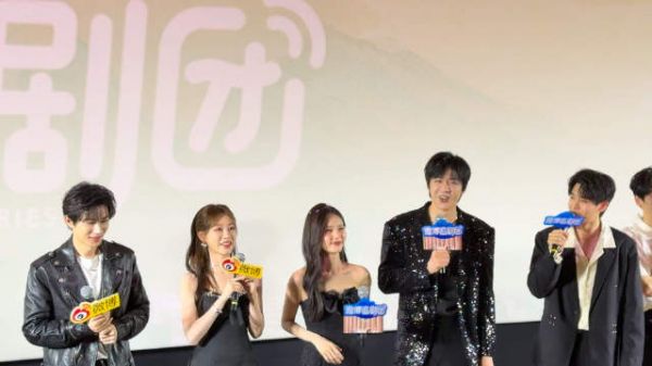 在现场,刘宇宁@摩登兄弟刘宇宁 跟李一桐