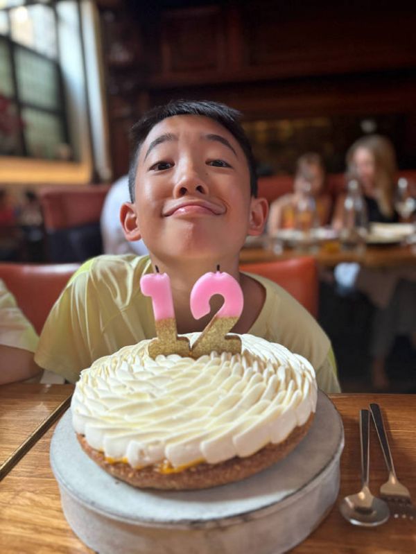 Jasper过12岁生日，心情大好。
