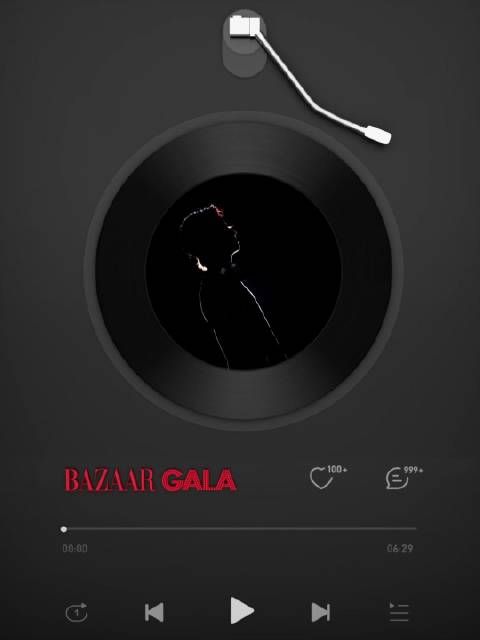 “耳机+零食=我的「快乐」双声道！”