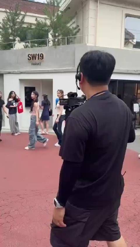 路人圣水洞偶遇babymonster!