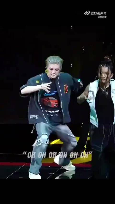 鹿晗演唱会挑眉动作引热议