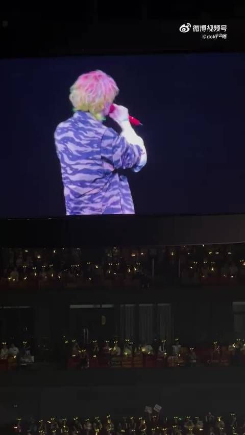 没有一个追星女看到这个视频会不流泪,一句“照顾好她”鹿晗天下第一会