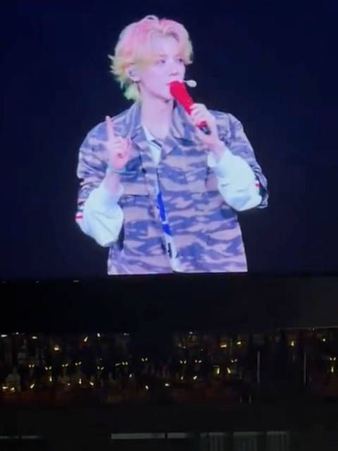 鹿晗青岛演唱会叮嘱粉丝男友照顾好她