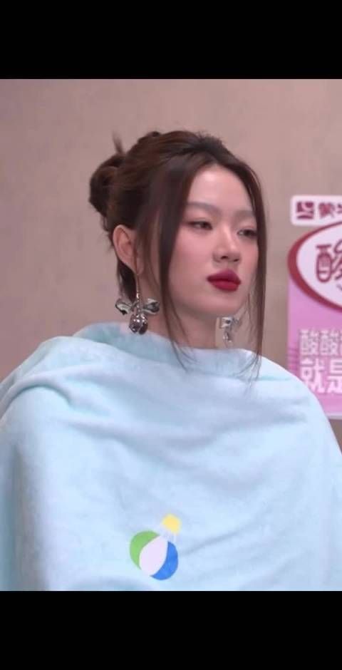 谁来救救单依纯! 谁会超能力!谁能钻进屏幕去让单依纯清醒一下