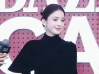 巅峰颜值的娜扎就是雅典娜掌管美貌的神！ 网友说张云龙在偷偷吃国宴