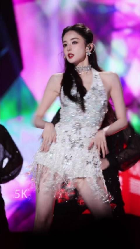娜扎浙江卫视跨年舞台直拍,这也太美了,绝对门面毫无争议