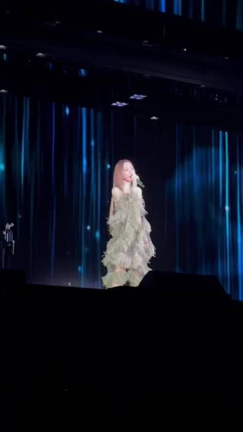 张靓颖演唱会也太养眼了吧!视觉和听觉的双重盛宴!谁懂啊,简直女神级别的!
