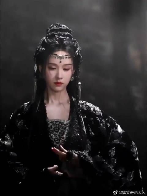 陈都灵黑裙古装造型精致神秘,太还原了