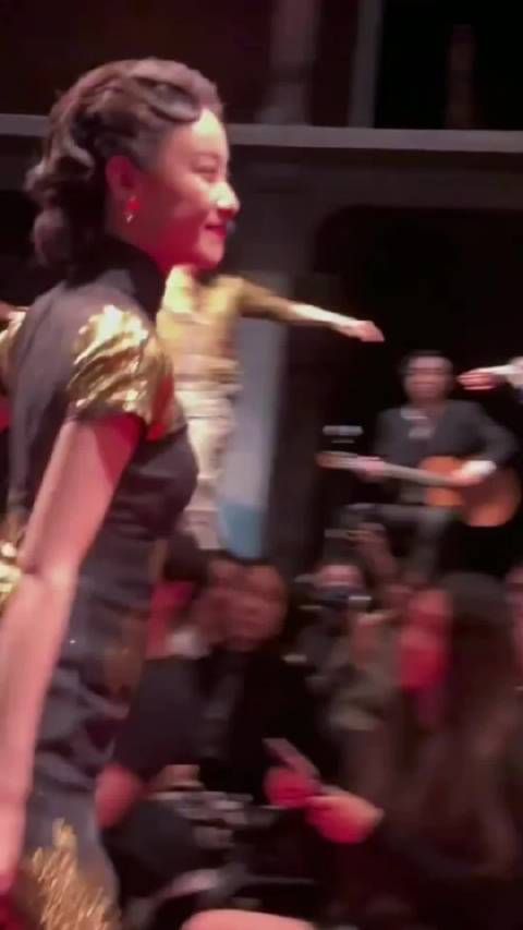 倪妮主演话剧《如梦之梦》旗袍造型引关注