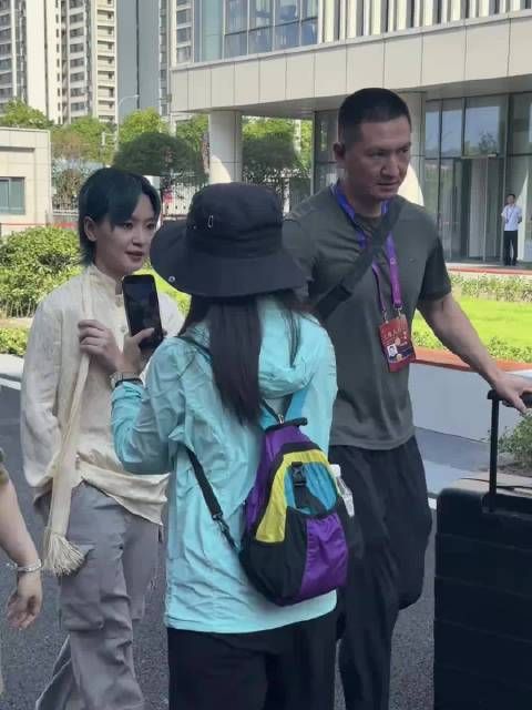 周笔畅永川电影节闭幕式生图曝光,气场全开