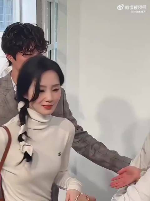 刘诗诗朴宝剑同框亮相Celine大秀