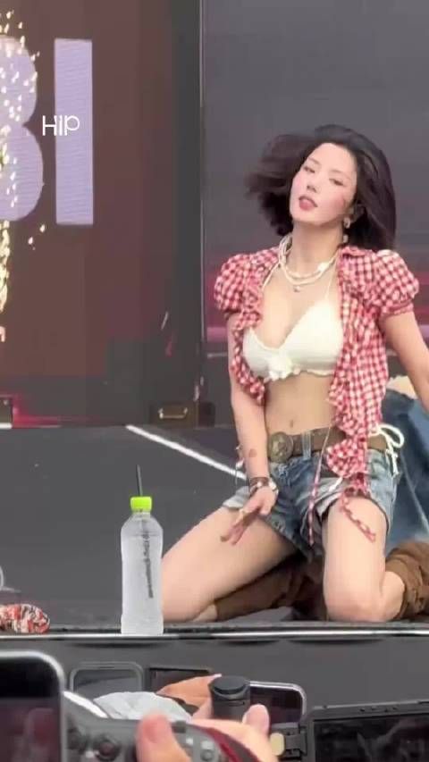 权恩妃 最新水弹音乐节幕后写真