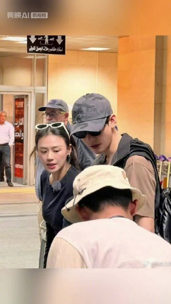 龚俊随花少团抵达埃及,卢克索神庙录制路透曝光