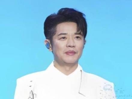 曾毅的另一半李娜不仅容貌出众,还以低调的生活方式赢得了大家的喜爱!