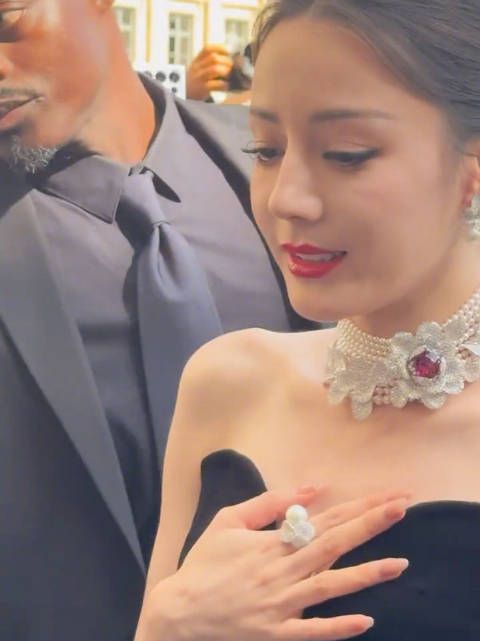 女神降临,这真的很难不叫妈妈