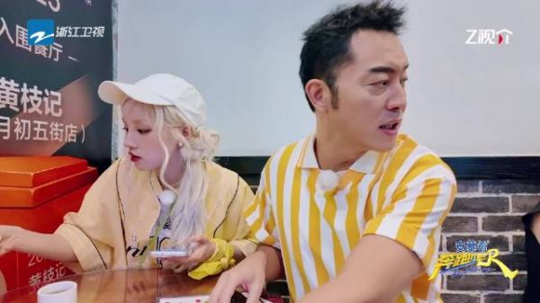 沙溢靠脸蹭饭成功,化缘鸡蛋饼凡尔赛队友