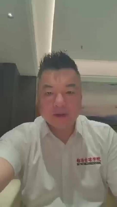 台球裁判长王柏涛为执裁争议道歉,承认与吴镇宇关系密切
