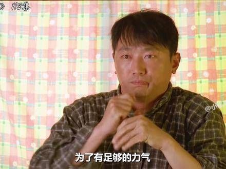 男士直接吞下鱼钩