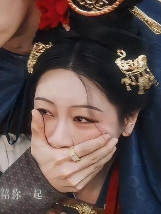 “我将上上签赠予你,却仍亲眼目睹你在我面前陨落”