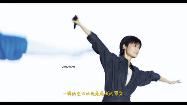 李宇春音乐节高温演出,相机支架故障坚持完成