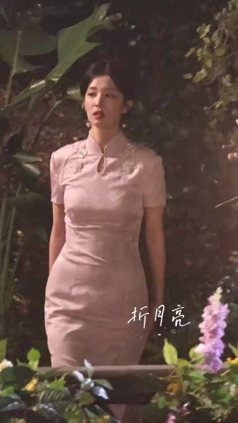 王楚然旗袍路透曝光,民国造型优雅明艳