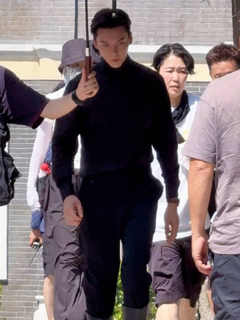 张启山黑色高领衬衫长靴造型,太帅了