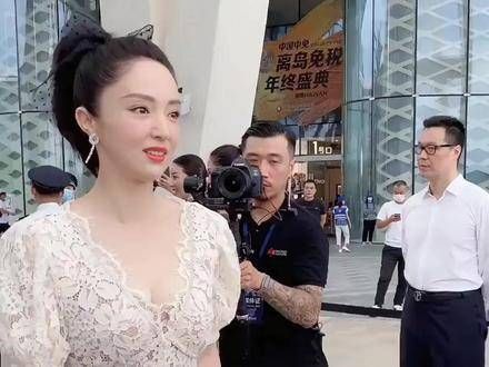 离婚六年后,再看董璇为前夫保留的体面,45岁牵手小男友,活成了女性榜样