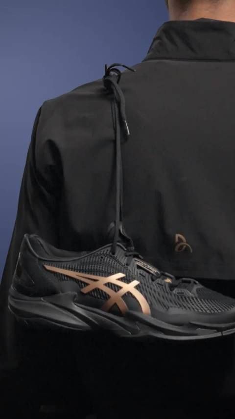 德约科维奇将一身黑outfit参加美网! 那不变乌鸡了! 该说不说还怪好看的!