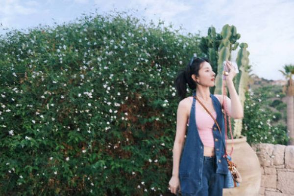 宋祖儿随性自然。