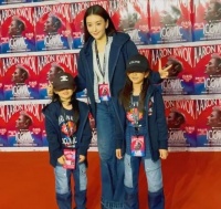 方媛怀男胎面相大变！看郭富城演唱会带三保镖，打扮贵气显年轻