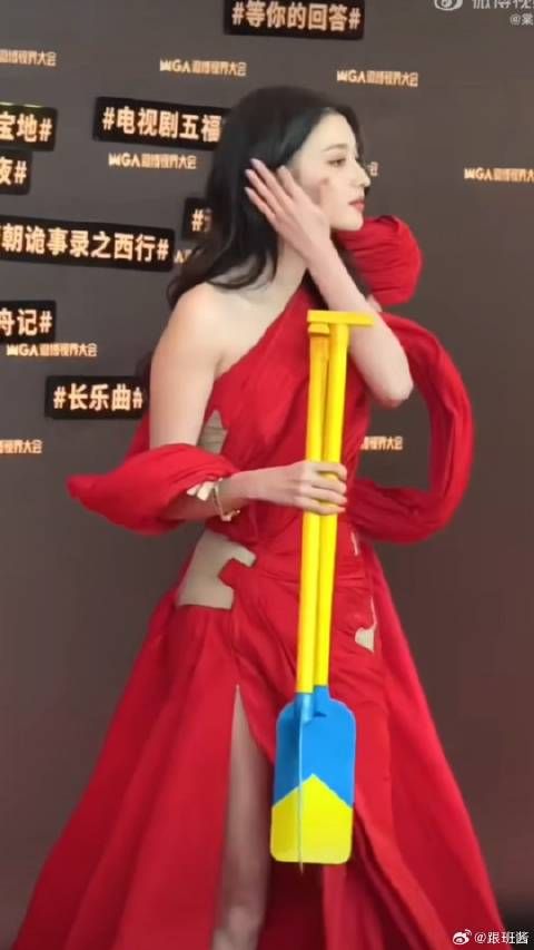 骂她的人都是嫉妒她的貌美么?