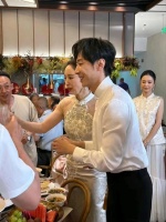 明明是45岁董璇官宣二婚，被推上风口浪尖的却是42岁佟丽娅