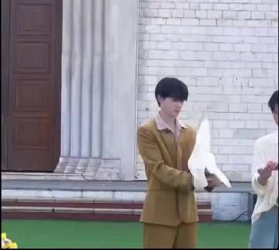 男爱豆在音综录制中被鸽子频繁打脸