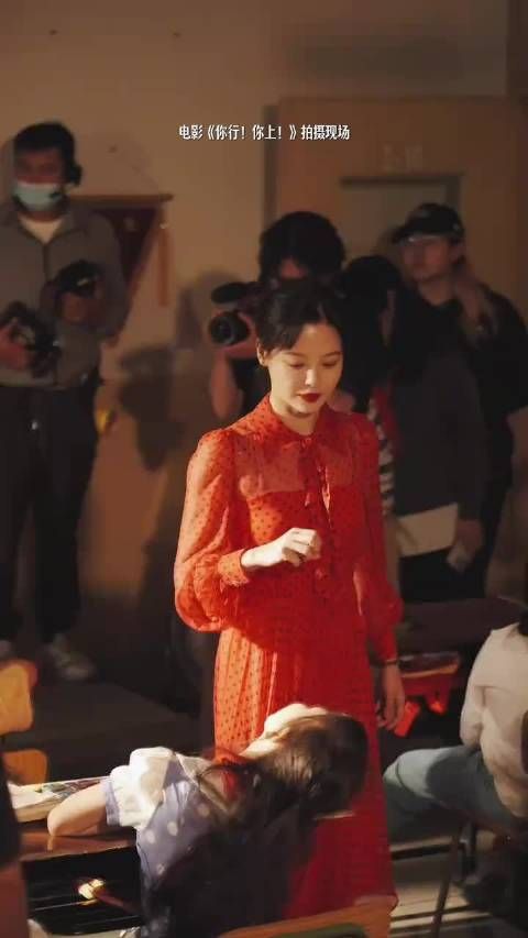 辛芷蕾《你行你上》红衣惊艳化身小林老师