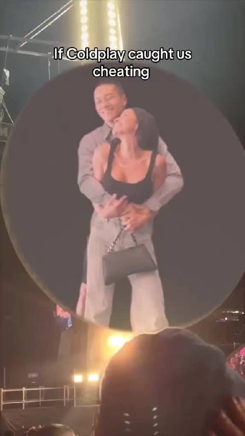 网友模仿Coldplay演唱会出轨情侣动作