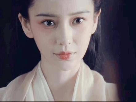 Angelababy饰演柳莹风情万种，智勇双全情报高手亮相