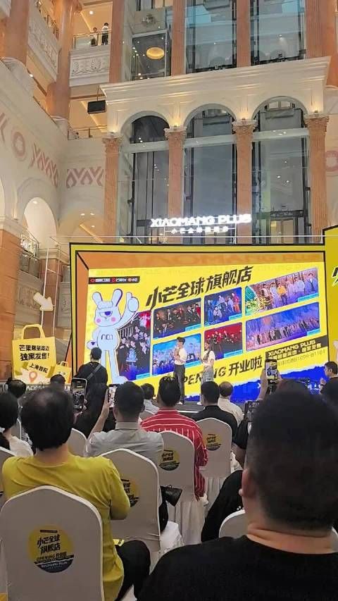 网友偶遇黄晓明,生图颜值引热议