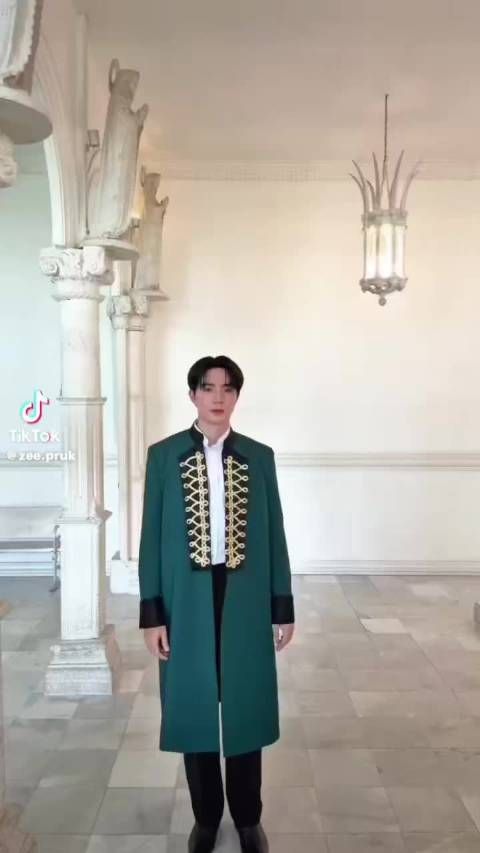 哈哈哈哈哈 摔出一个脑婆来是吧 zeenunew .泰剧穿越天际靠近你