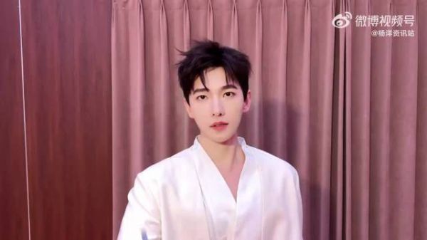 杨洋韩立对镜头画符期待凡人修仙传下周开播 韩立下周不见不散呀