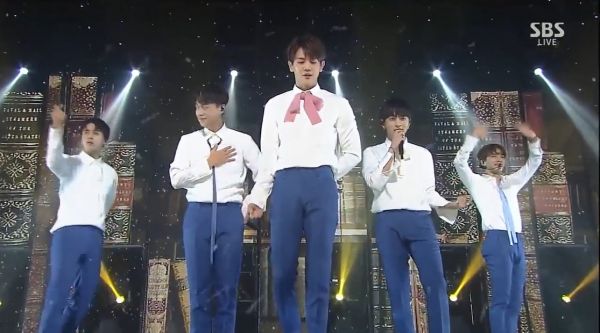 九年前的今天(160724),BEAST 带来的现场舞台