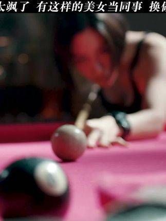 有这样的美女当同事,简直是梦里都会笑醒